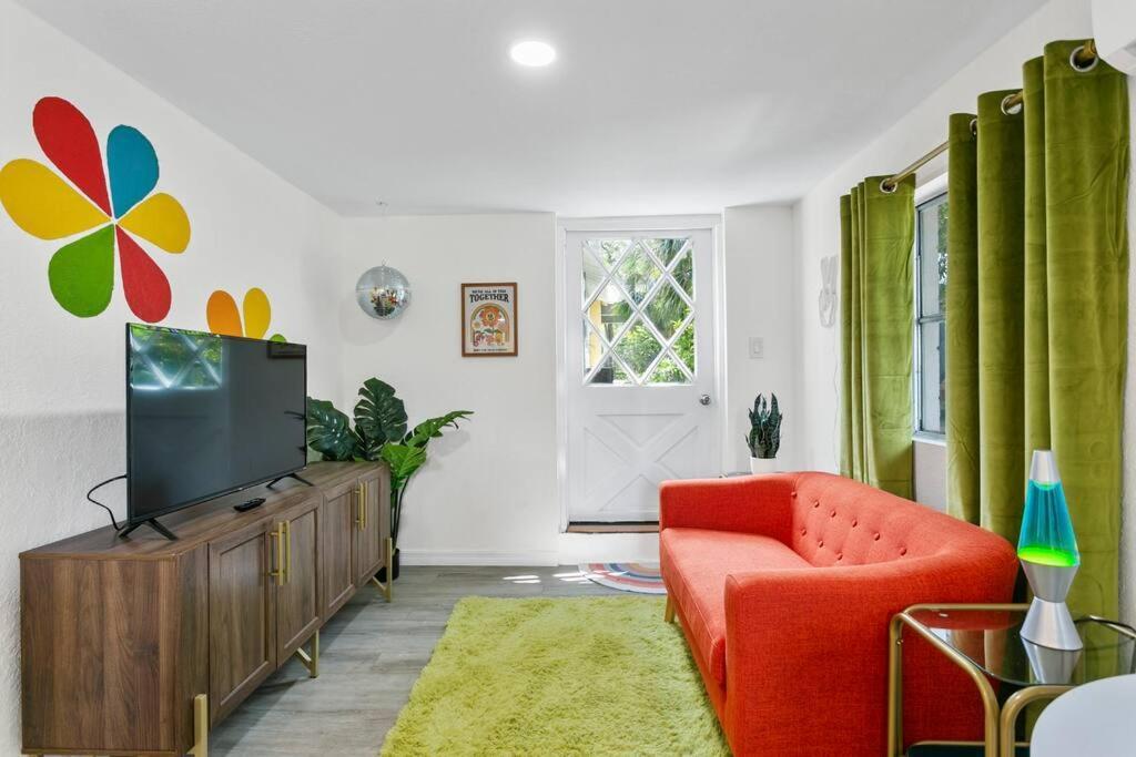 That 70'S Themed Apt Close To Coffee, Food + Shops Tampa Kültér fotó